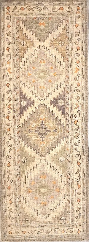 Hand Knotted Oriental Design Short Runner Rug