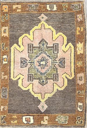 Decorative Hand Knotted Small Foyer Size Rug