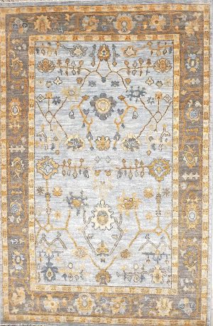 Hand Knotted Decorative Oriental Design Rug